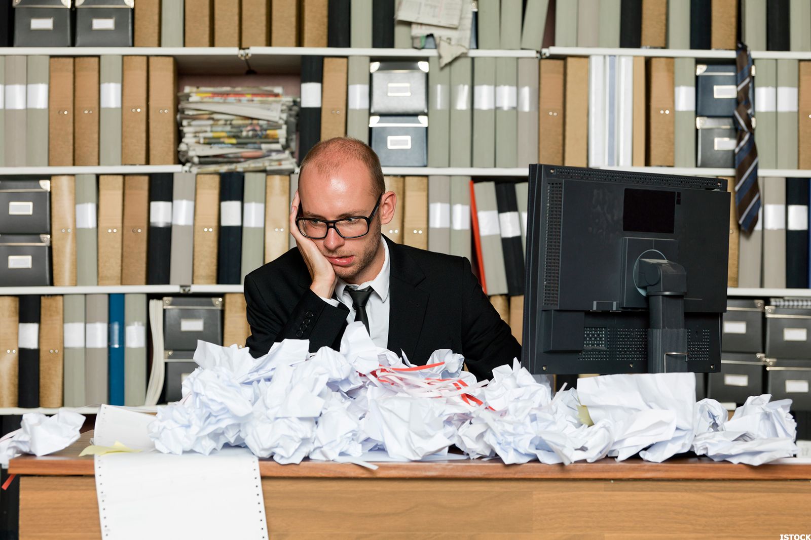 Image result from https://www.thestreet.com/story/13157101/1/5-career-problems-you-had-no-idea-you-were-causing-with-a-messy-desk.html